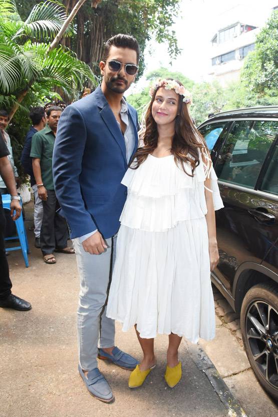 मां बनने जा रहीं नेहा धूपिया का बेबी शावर, देखें उनका प्रिंसेस लुक