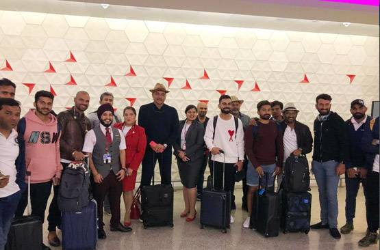 विराट कोहली ने पहनी अनुष्का शर्मा की टी-शर्ट, वायरल हुईं PHOTOS