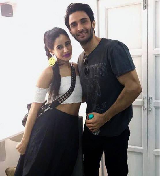 बॉलीवुड 'बाजार' में विनोद मेहरा के बेटे की दस्तक, कहां था ये स्टार?