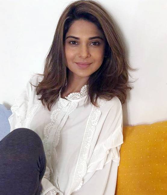 बेपनाह एक्ट्रेस जेन‍िफर का फोटोशूट वायरल, बोल्ड अंदाज में द‍िखीं