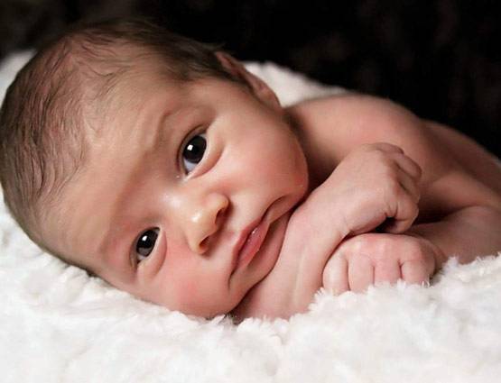 बच्चे को इंटेलिजेंट बनाना चाहते हैं तो जन्म के बाद करें ये काम