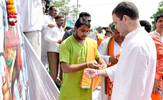 अमेठी में 'शिवभक्त' राहुल, जयकारों से कांवड़ियों ने किया स्वागत