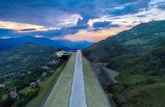 सबसे खतरनाक हवाई पट्टियां, लैंडिंग के वक्त थम जाती हैं सांसें