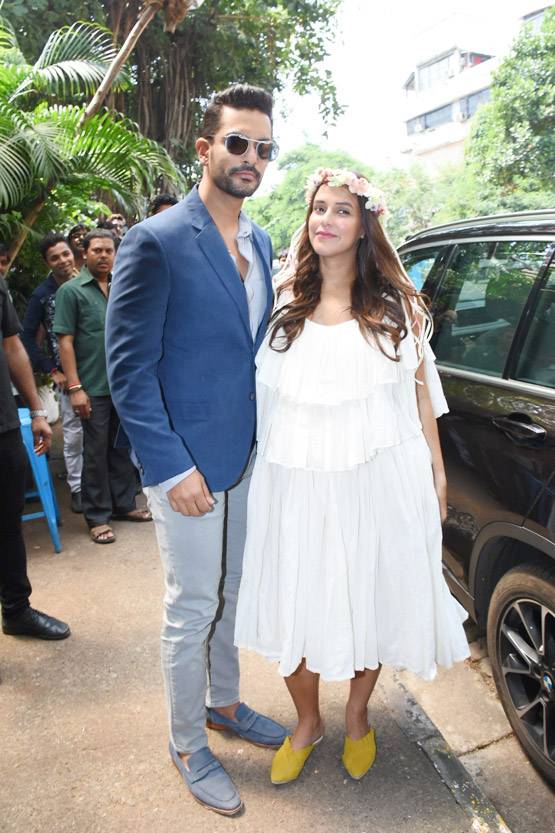 मां बनने जा रहीं नेहा धूपिया का बेबी शावर, देखें उनका प्रिंसेस लुक