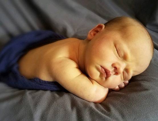 बच्चे को इंटेलिजेंट बनाना चाहते हैं तो जन्म के बाद करें ये काम