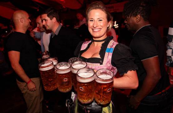 200 साल पुराना है ये फेस्टिवल, बहती हैं बीयर की नदियां...