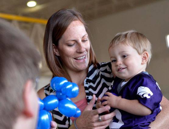 बच्चे को इंटेलिजेंट बनाना चाहते हैं तो जन्म के बाद करें ये काम