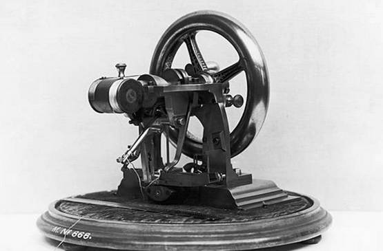 इस शख्स ने दी थी पहली सिलाई मशीन, फिर चला 'सुई-धागा'