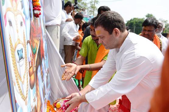 अमेठी में 'शिवभक्त' राहुल, जयकारों से कांवड़ियों ने किया स्वागत