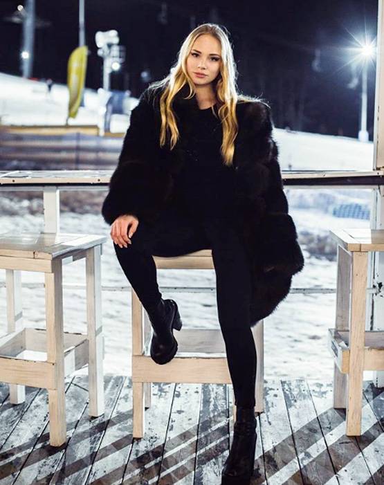 इस लड़की ने 'चौड़े' होकर बैठने वाले मर्दों की नाक में किया दम!