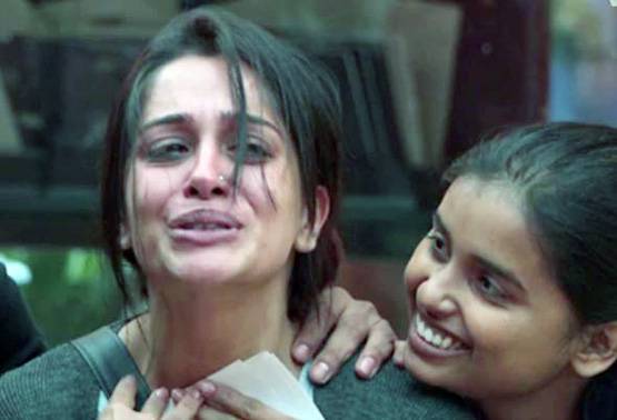 BB12: पति से सरप्राइज गिफ्ट पाकर भावुक हुईं दीपिका, लगीं रोने
