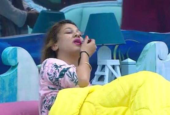 BB 12: सुबह बेड पर सबसे पहले ये करती हैं जसलीन, आपने किया गौर?