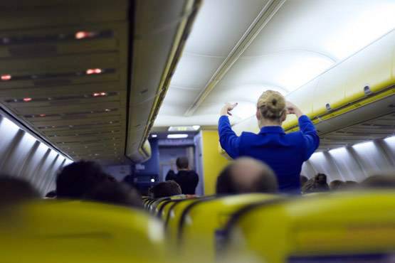 एयर होस्टेस के इंटरव्यू में पूछे जाते हैं ऐसे सवाल, आप भी जानें