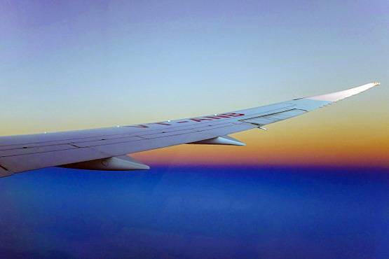 Air India फ्लाइट में 'महिला के सामने कपड़े उतारे, पेशाब किया'