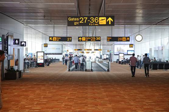 Air India फ्लाइट में 'महिला के सामने कपड़े उतारे, पेशाब किया'