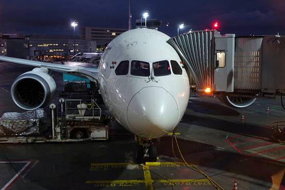 Air India फ्लाइट में 'महिला के सामने कपड़े उतारे, पेशाब किया'