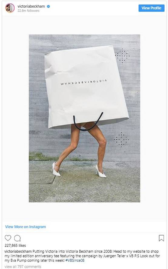 फनी PHOTOS: शॉपिंग बैग के साथ ऐसे क्लिक क्यों कर रहे हैं लोग?