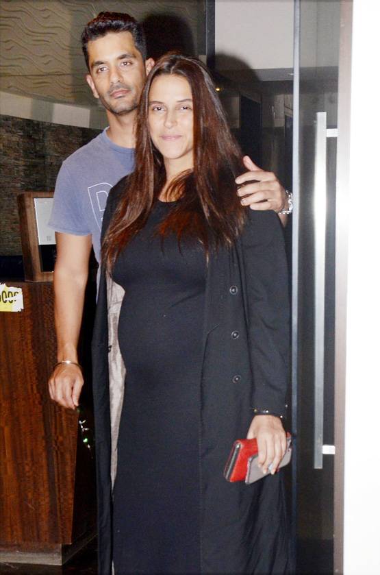 बेस्ट फ्रेंड सोहा से मिलने पहुंचीं नेहा धूपिया, दिखा बेबी बंप