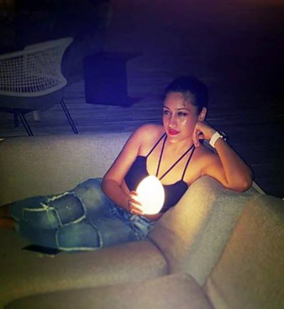 समंदर किनारे बर्थडे मनाने पहुंची 'इश्कबाज' की अनिका, देखें PHOTOS