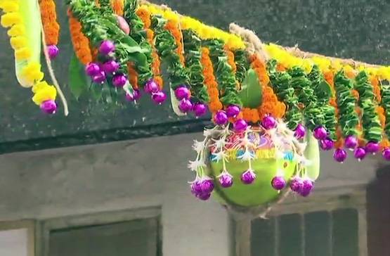 जन्माष्टमी पर मुंबई की सड़कों पर उमड़ी गोविंदाओं की टोली