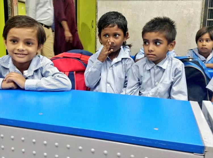 पढ़ाई में हिट हैं दिल्ली के सरकारी स्कूल, ऐसे पढ़ते हैं बच्चे