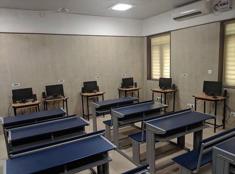 पढ़ाई में हिट हैं दिल्ली के सरकारी स्कूल, ऐसे पढ़ते हैं बच्चे