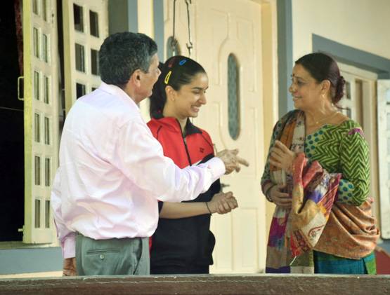 बैडमिंटन स्टार साइना की फैमिली से मिलीं श्रद्धा, First Look सामने