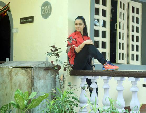 बैडमिंटन स्टार साइना की फैमिली से मिलीं श्रद्धा, First Look सामने