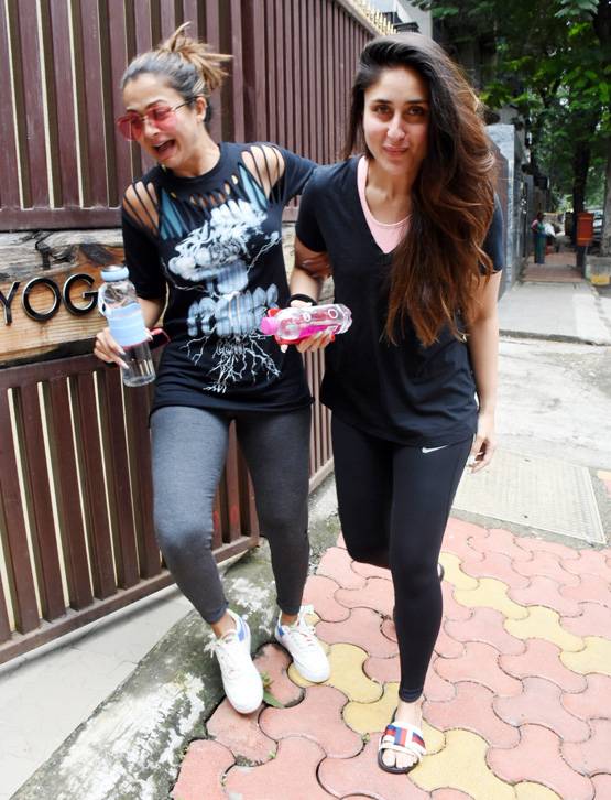 PHOTOS: योगा क्लास के बाद ऐसे मस्ती करती हैं करीना और अमृता