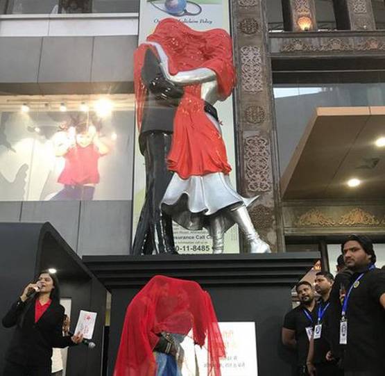 कसौटी-2: 10 शहरों में लगी प्रेरणा-अनुराग की 23 फीट ऊंची मूर्ति