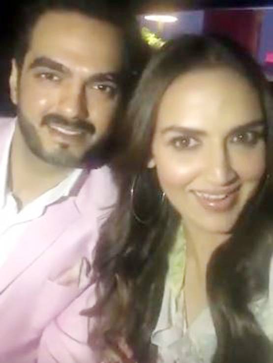 कसौटी-2: 10 शहरों में लगी प्रेरणा-अनुराग की 23 फीट ऊंची मूर्ति