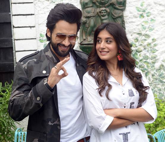 फ‍िल्म प्रमोशन में द‍िखा श्रद्धा-सनी का ग्लैमरस अंदाज, देखें PHOTOS