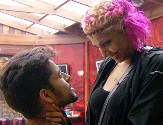 Bigg boss में इन कपल्स ने किया था खुल्लम खुल्ला प्यार