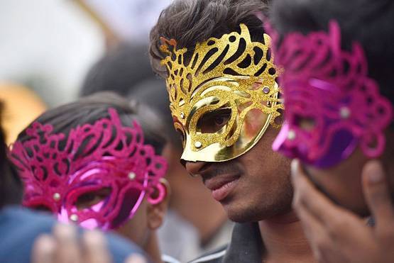 गे, लेस्बियन होना है बीमारी? जानें समलैंगिकता से जुड़े सवालों के जवाब