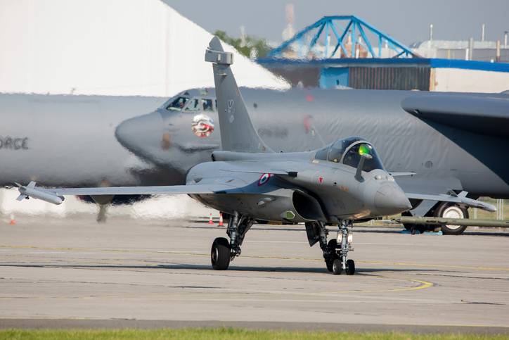 राफेल पर सुलगी सियासत, जानें- कब हुई डील और कैसे शुरू हुआ विवाद