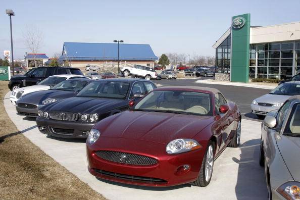 कार खरीदते समय इंश्योरेंस को लेकर रहें होशियार, ये होती है डीलर की चाल