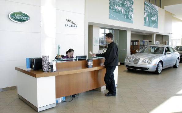 कार खरीदते समय इंश्योरेंस को लेकर रहें होशियार, ये होती है डीलर की चाल