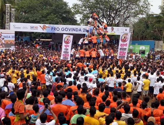 जन्माष्टमी पर मुंबई की सड़कों पर उमड़ी गोविंदाओं की टोली