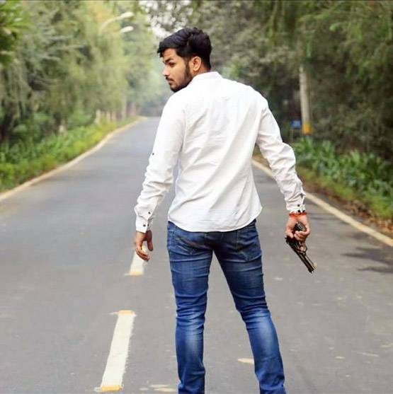 दिल्ली: लड़की को पीटने वाले आरोपी रोहित का हथियारों से खेलना है शौक