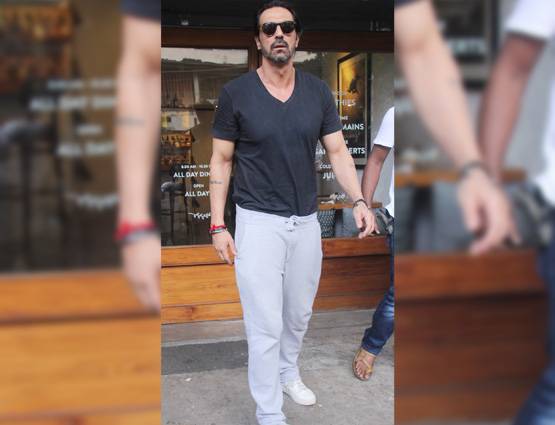 PHOTOS: इस मॉडल को डेट कर रहे अर्जुन रामपाल, पत्नी से हो चुके अलग