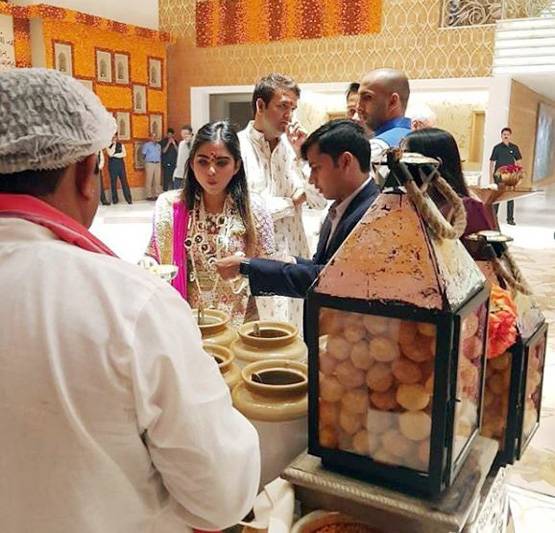 ईशा अंबानी की सगाई में PC-निक ही नहीं जाह्नवी और अनिल कपूर भी छाए