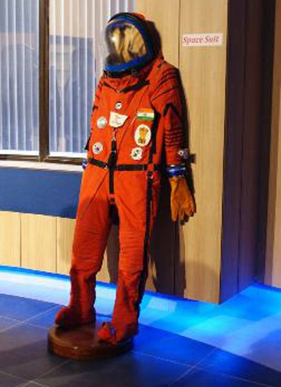 भगवा स्पेस सूट पहनकर अंतरिक्ष में जाएंगे भारतीय, 2 साल में बनी ड्रेस
