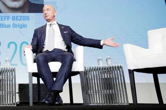 एक दिन में 1.8 अरब डॉलर कमाई, ये है दुनिया का सबसे अमीर शख्स