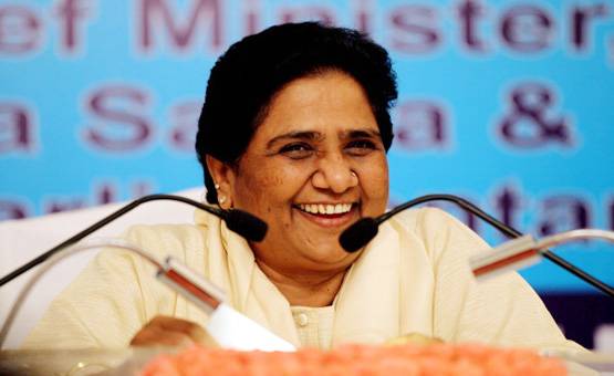 कार्यकर्ताओं के पैसे से बने आलीशान 'गुलाबी महल' में रहेंगी मायावती