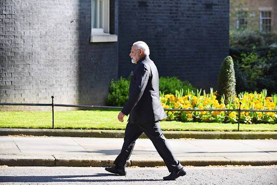 ना बंगला-ना कार, जानें कितनी संपत्ति है मोदी के पास