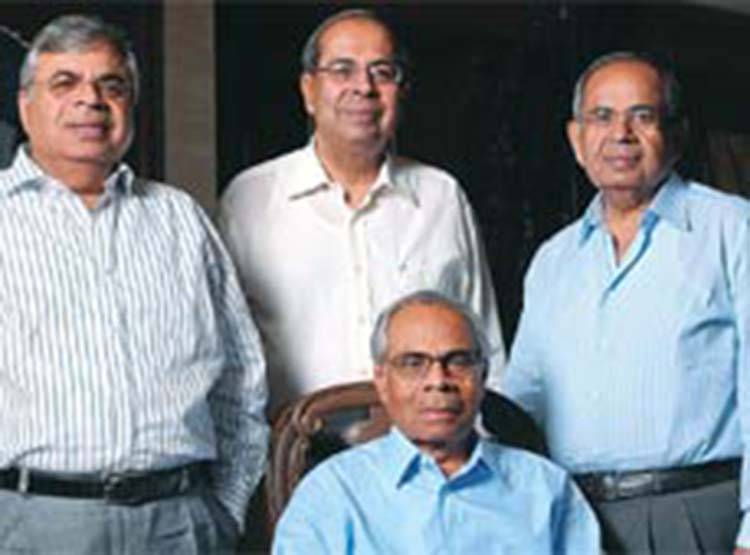 एक दिन में 300 करोड़ रुपये कमाता है ये भारतीय कारोबारी