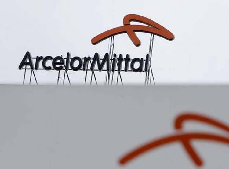 एक दिन में 300 करोड़ रुपये कमाता है ये भारतीय कारोबारी