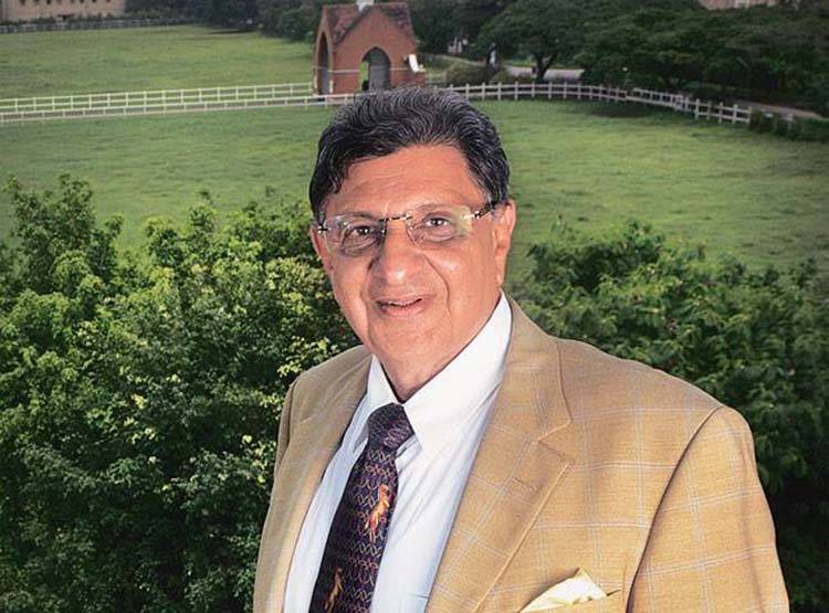 एक दिन में 300 करोड़ रुपये कमाता है ये भारतीय कारोबारी