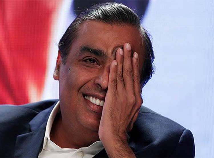 एक दिन में 300 करोड़ रुपये कमाता है ये भारतीय कारोबारी