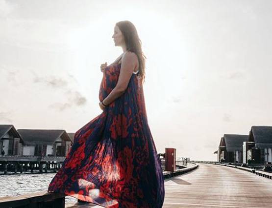 बेबी बंप के साथ फोटोशूट, कुछ यूं दिखीं नेहा धूपिया